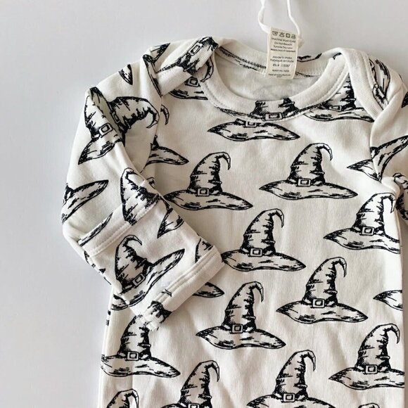 NWT Kate Quinn Organic Cotton Witch Hat Baby Footie 0-3 3-6 6-9 Months - Picture 2 of 6
